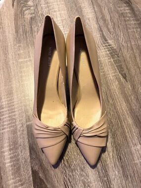 Nine West tan heels